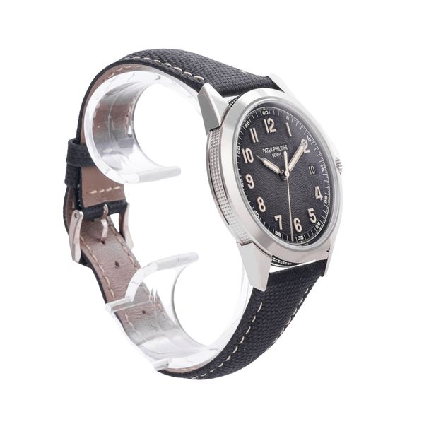 Patek Philippe Calatrava 5226G-001